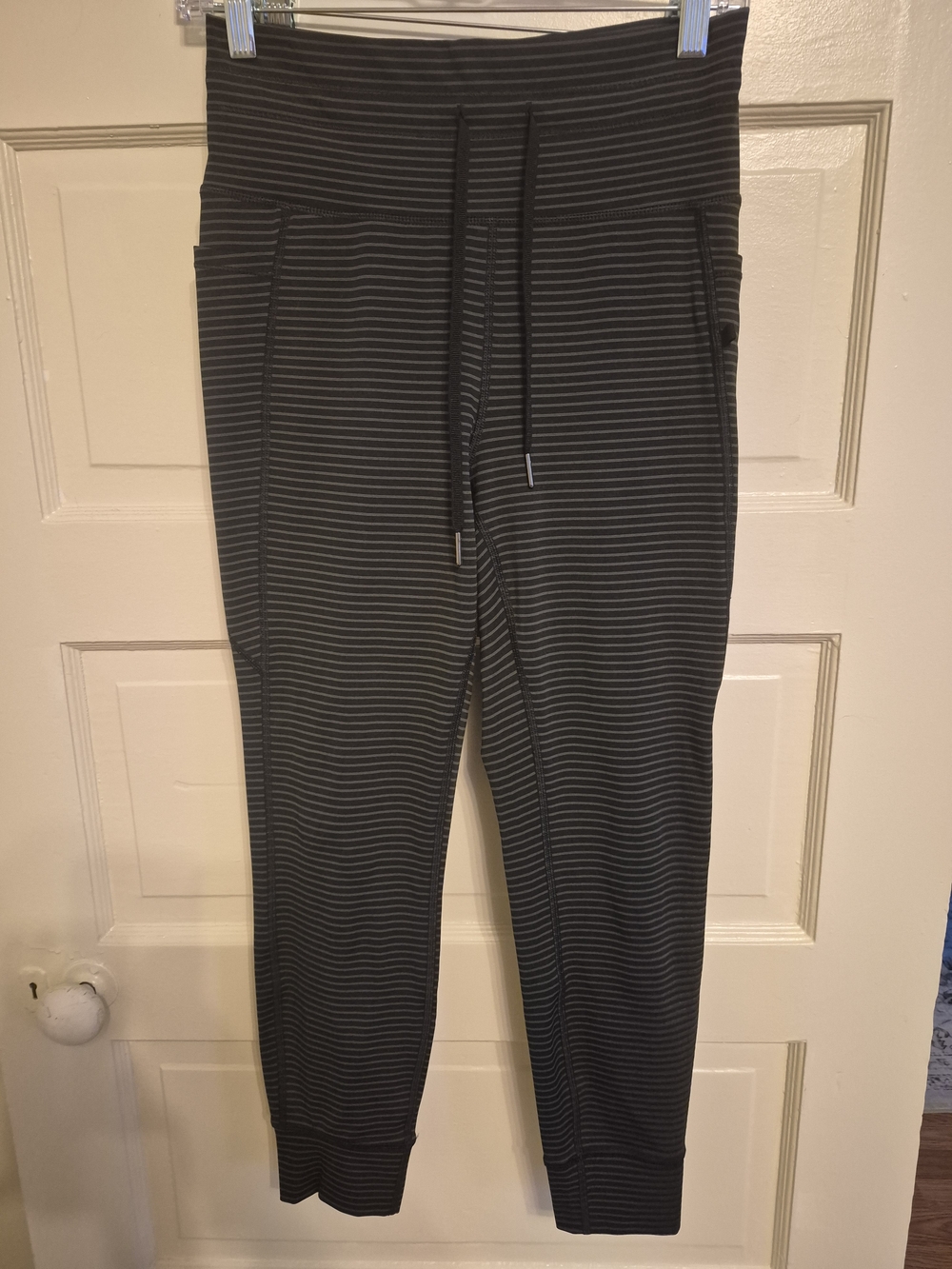 HALARA Black and Gray Striped High-Waist Leggings